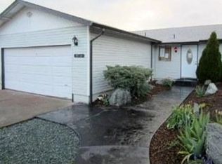 679 Farnsworth Dr, Central Pt, OR 97502