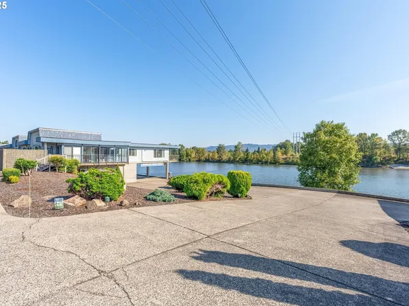 743 Marine View Dr #8, Longview, WA 98632