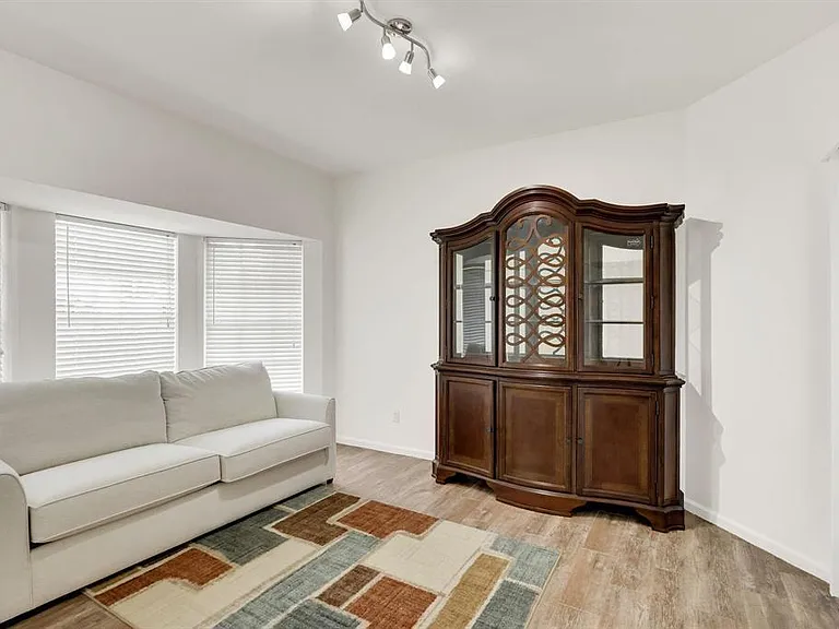 7334 Pine Creek Way — Photo 18