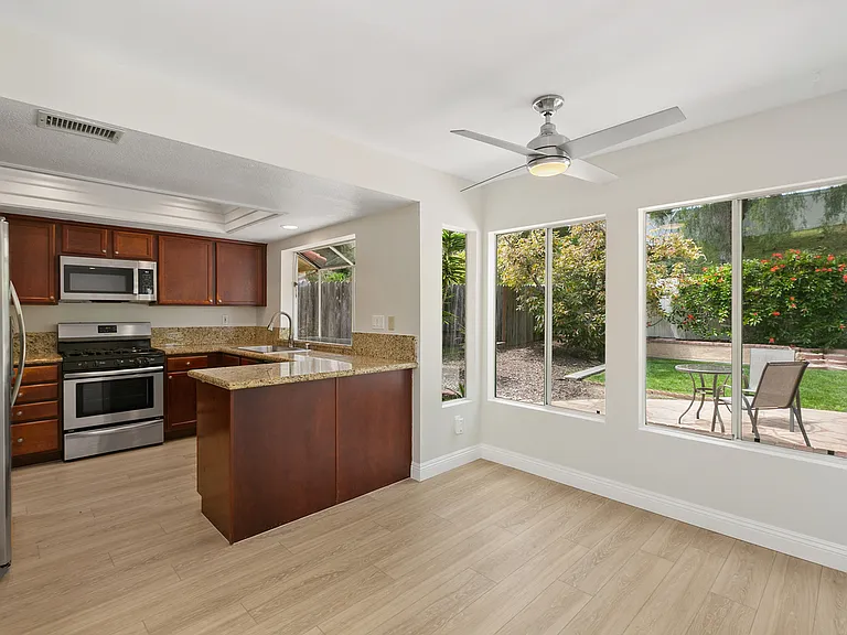 3428 Meadow View Dr — Photo 12