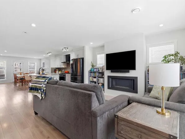 479 SW Cranbrook Sq SE, Calgary, AB T3M 3E3