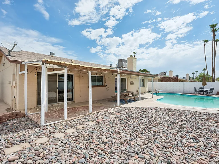 2319 E Loma Vista Dr — Photo 29