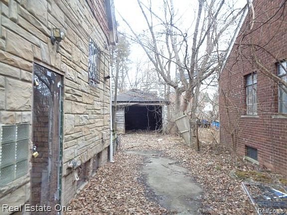 4th image of 5776 Lakeview St