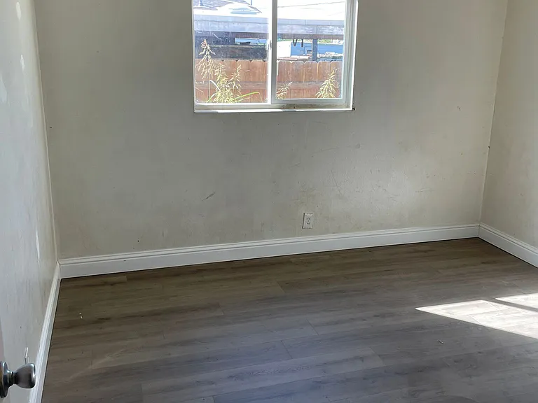 2404 Strivens Ave — Photo 3