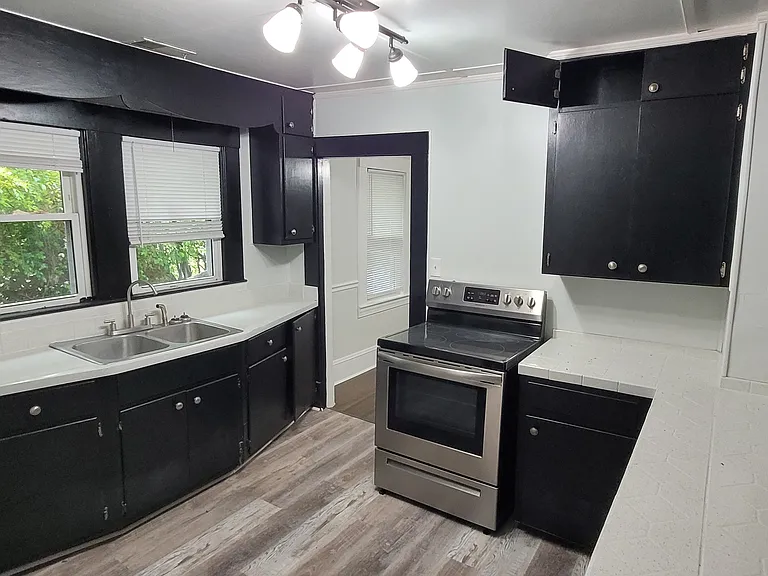 923 Rosewood Pl — Photo 3