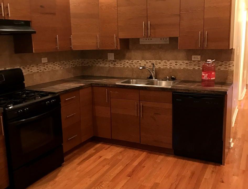 2nd image of 614 N Trumbull Ave #1