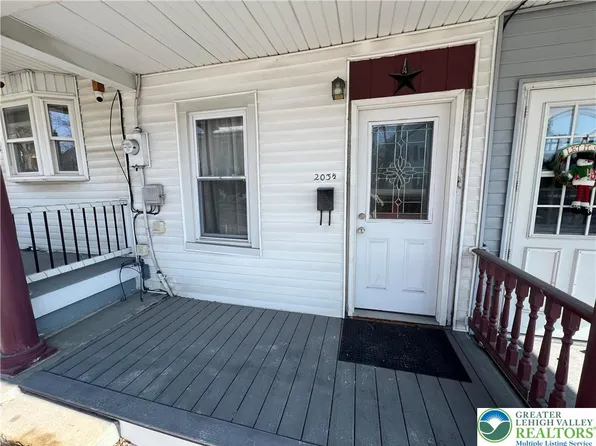 203 1/2 N Lehigh St, Tamaqua, PA 18252