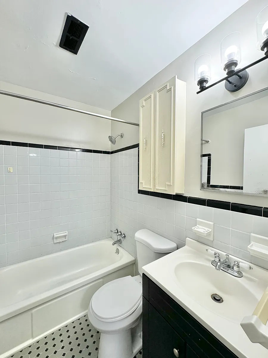 Building Photo - 1658 Maywick View Ln #7