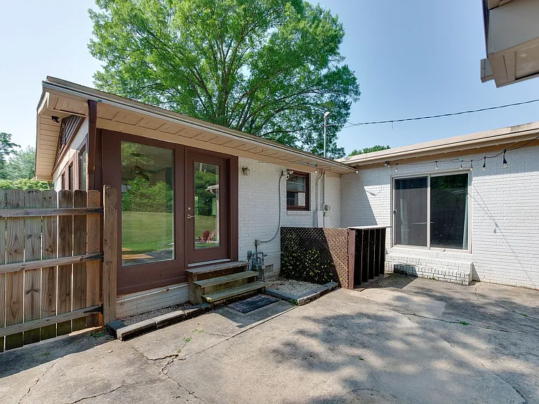 3921 Sheffield Dr — Photo 37