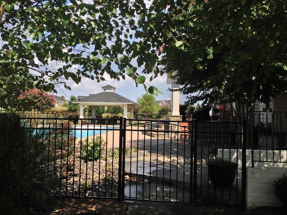 2nd image of 41954 Greenlook Ln