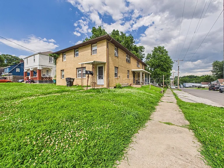 639 S Crysler Ave #D — Photo 16