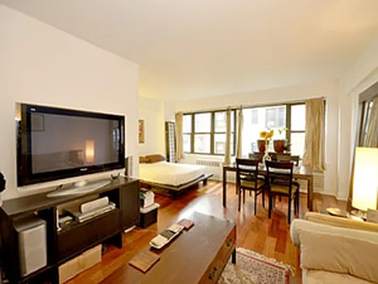 Rented by Cooper & Cooper Real Estate | media 4