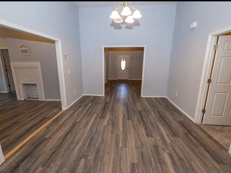 2113 Summerville Rd #1 — Photo 3