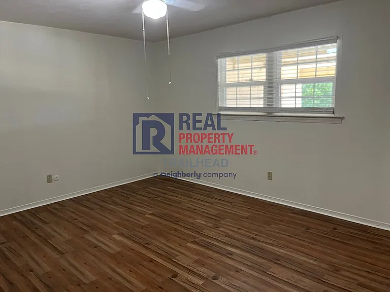 6400 Espana Dr — Photo 13