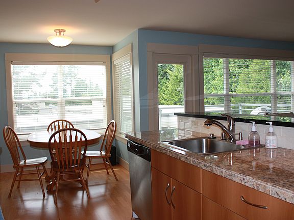 Breakfast Nook off Kitchen