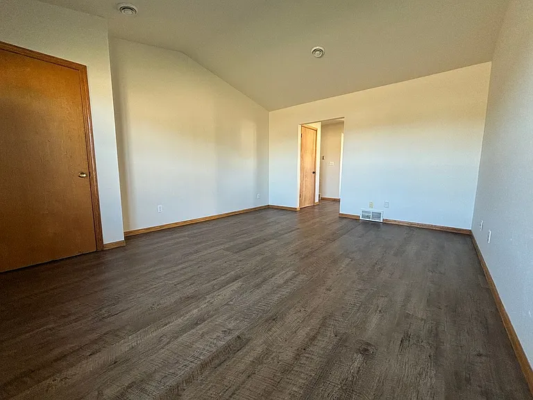416 Pecor St — Photo 4
