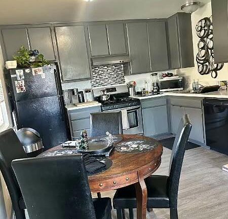 4th image of 920 E Avenue Q APT 8