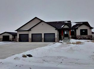 13948 Antelope Dr, Williston, ND 58801