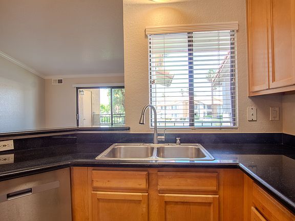 5th image of 78650 Avenue 42 APT 1010