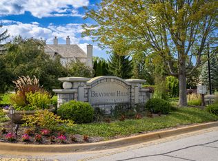 1100 Macalpin Dr, Inverness, IL 60010