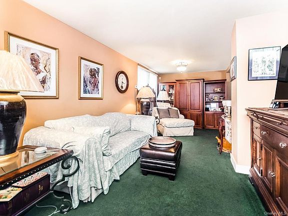 5th image of 348 Hutchinson Ave