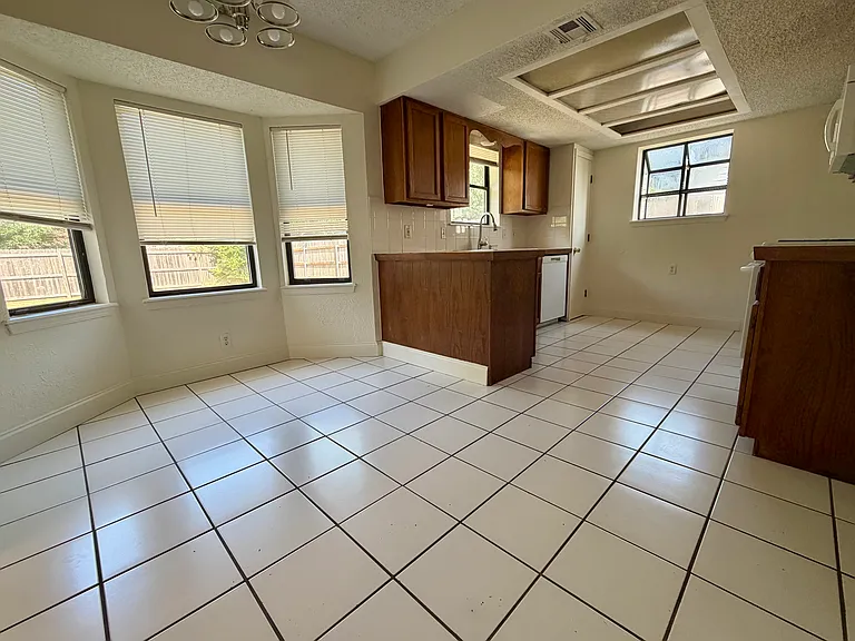8206 N 122nd East Ave — Photo 3