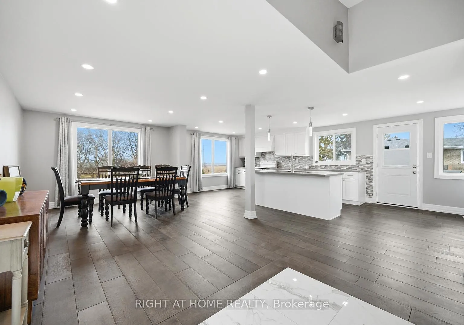 4 bed, $3,500 — Photo 1