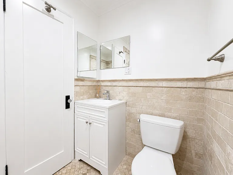 1028 12th St #205 — Photo 11