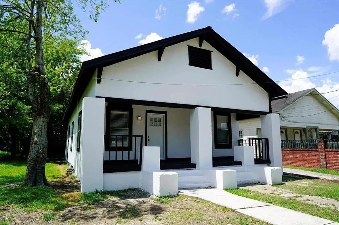 3 bed, 2.0 bath, 936 sqft, $1,700 — Photo 1