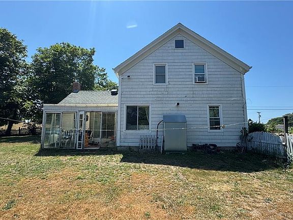2nd image of 526 Connecticut Ave