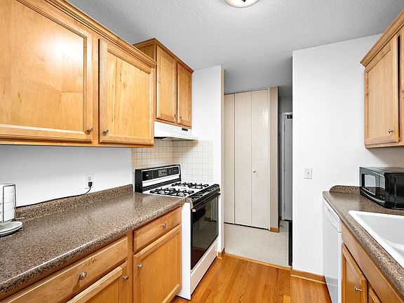 4th image of 4101 Parklawn Ave APT 201