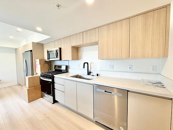 2nd image of 226 N Berendo St #303