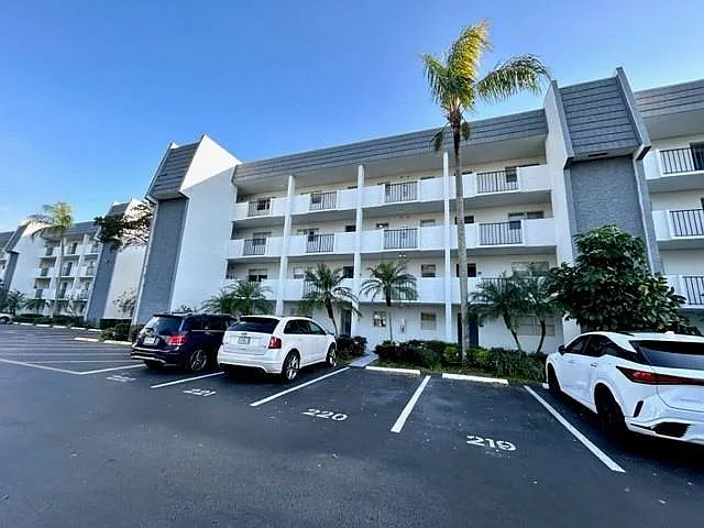 6100 NW 44th St #302 — Photo 34