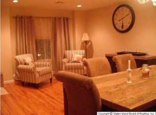 42 Foothill Ct, Staten Island, NY 10309