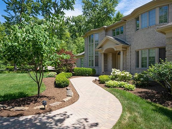 3rd image of 9440 Bay Hill Dr NE