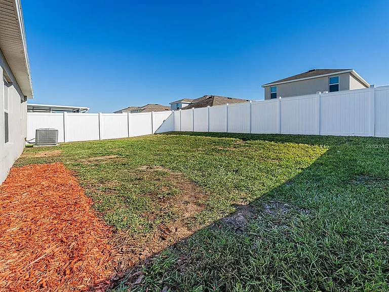 13748 Wineberry Dr — Photo 36