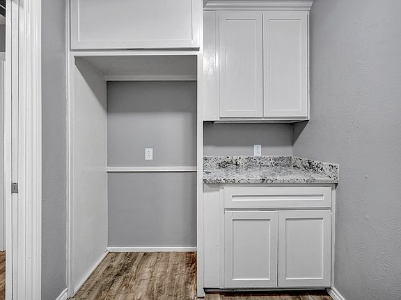 4th image of 3204 Shell Ave