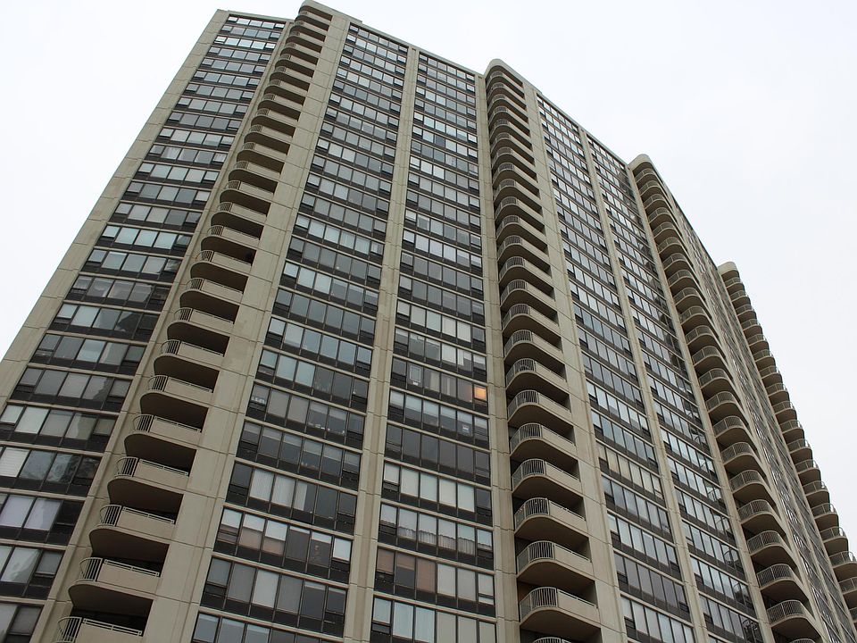 1st image of 3930 N Pine Grove Ave APT 1802