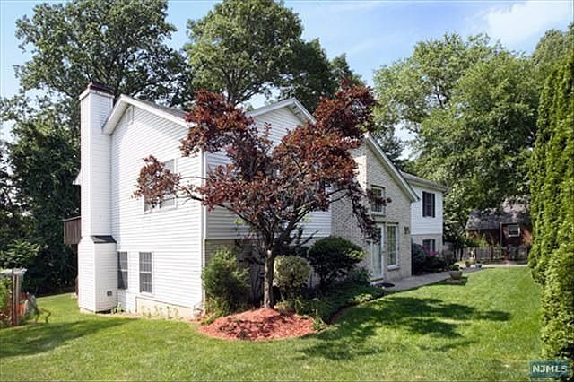 1st image of 466 Albert Pl