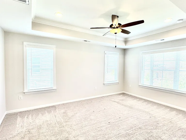 1135 Overlake Dr — Photo 16