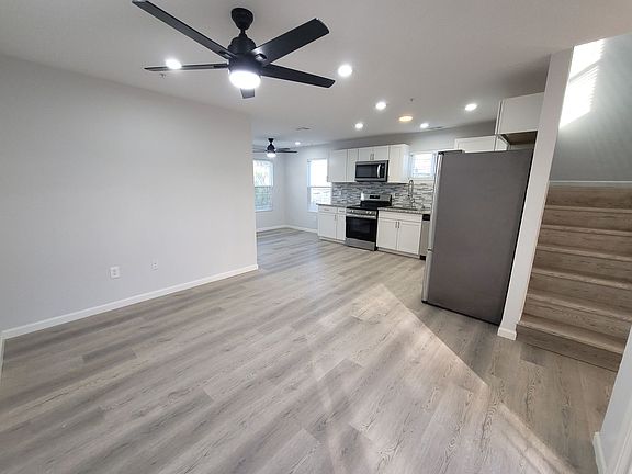 4th image of 313-315 W St #313