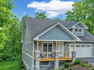 14 Cider Hill Ln, Hendersonville, NC 28792