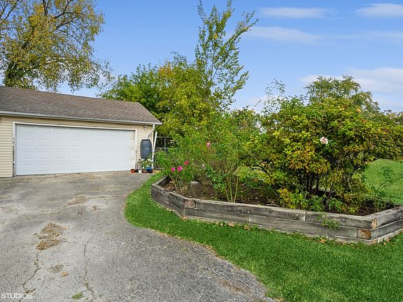 2nd image of 3230 Thornberry Ln