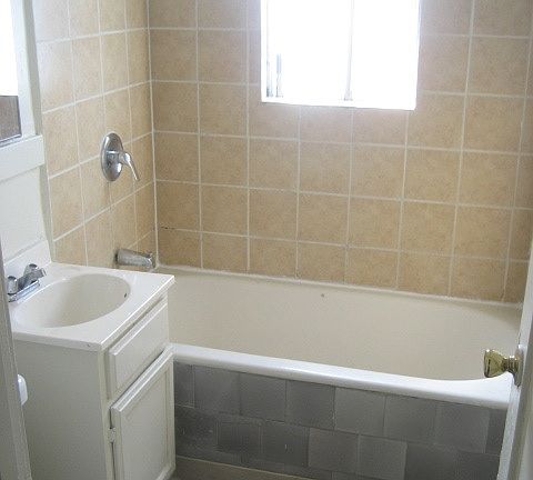 4th image of 2651 S Manhattan Pl APT 203