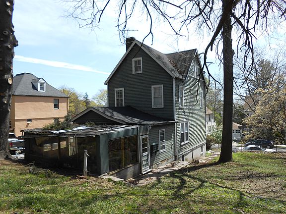 5th image of 24 Catlin Ave