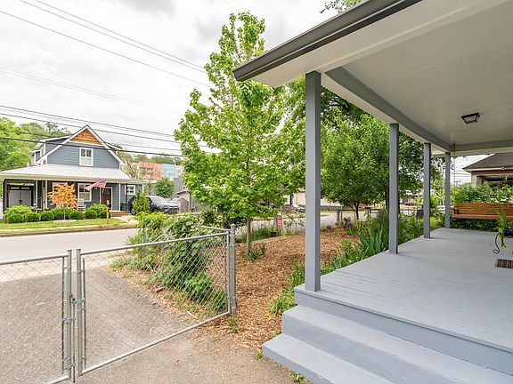 3rd image of 613 Spears Ave