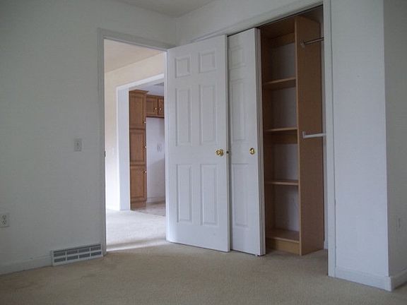 5th image of 10935 Westview Ave