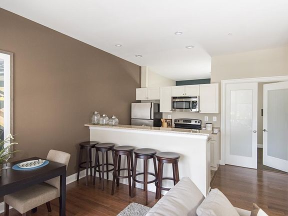 2nd image of 2042 Market St #704