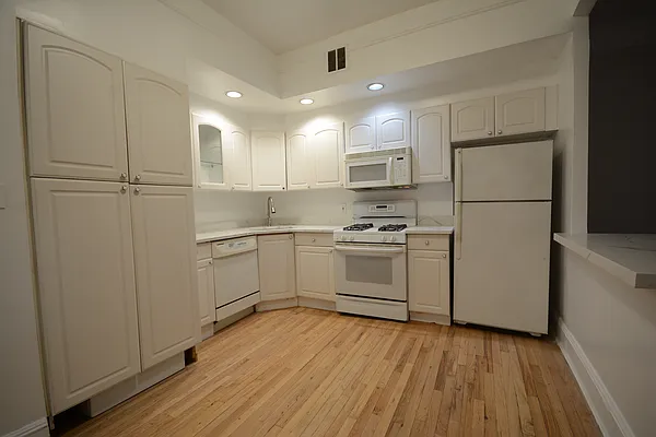 Rented by Compass | media 2