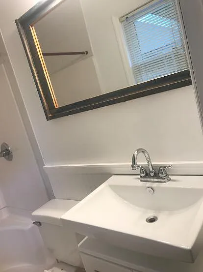 111 Lionel Ln #B — Photo 8